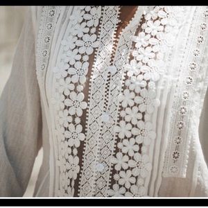 White lace boutique top NWOT size small